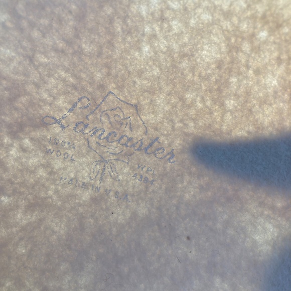 Vintage Sonni Wool Hat with Lace, Adorned with a Dragon brooch and feathers - Picture 12 of 12